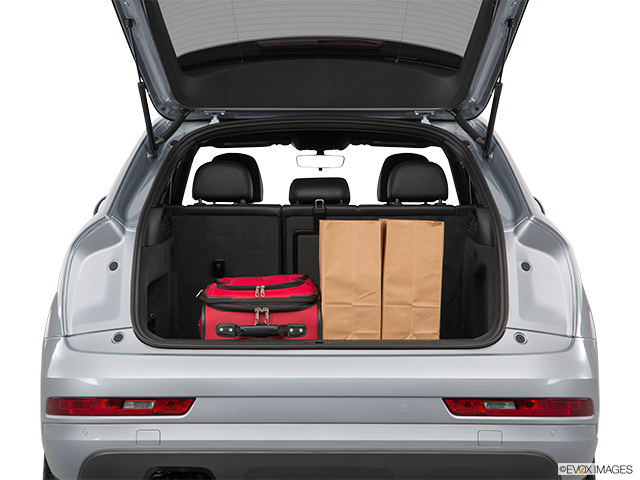 2017 Audi Q3 | Trunk props