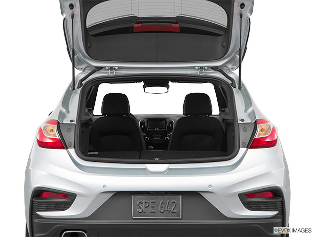 2017 Chevrolet Cruze | Hatchback & SUV rear angle