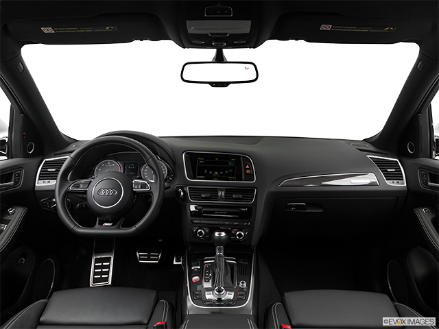 2017 Audi SQ5 | Centered wide dash shot