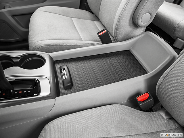 2017 Honda Pilot | Front center console with closed lid, from driver’s side looking down