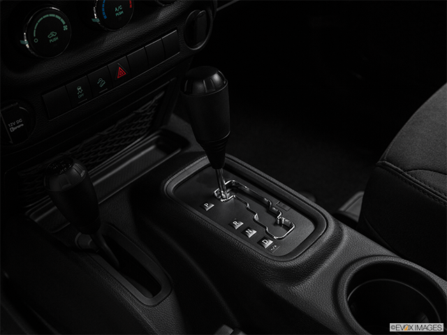 2017 Jeep Wrangler | Gear shifter/center console