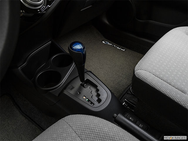 2017 Toyota Prius c | Gear shifter/center console