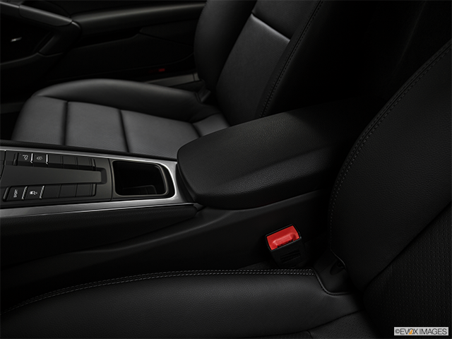 2017 Porsche 718 | Front center console with closed lid, from driver’s side looking down