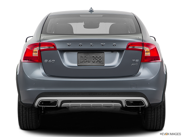 2017 Volvo S60 Cross Country | Low/wide rear