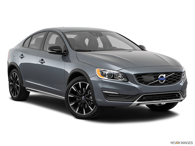 2017 Volvo S60 Cross Country | Front passenger 3/4 w/ wheels turned