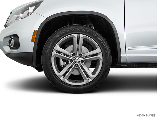 2017 Volkswagen Tiguan | Front Drivers side wheel at profile