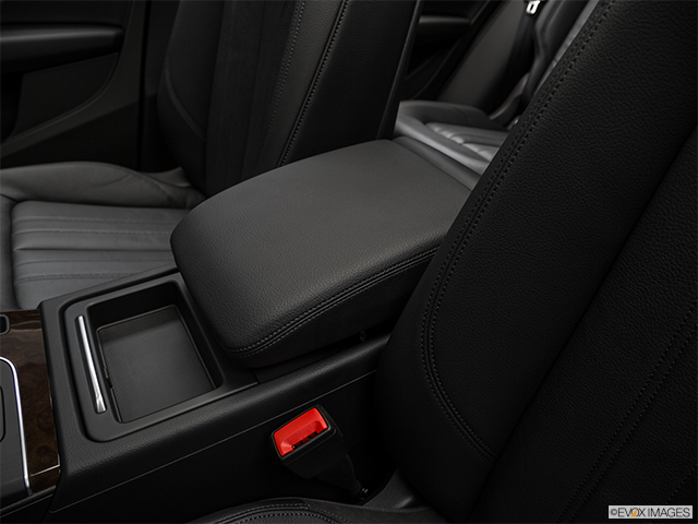 2018 Audi Q5 | Front center console with closed lid, from driver’s side looking down