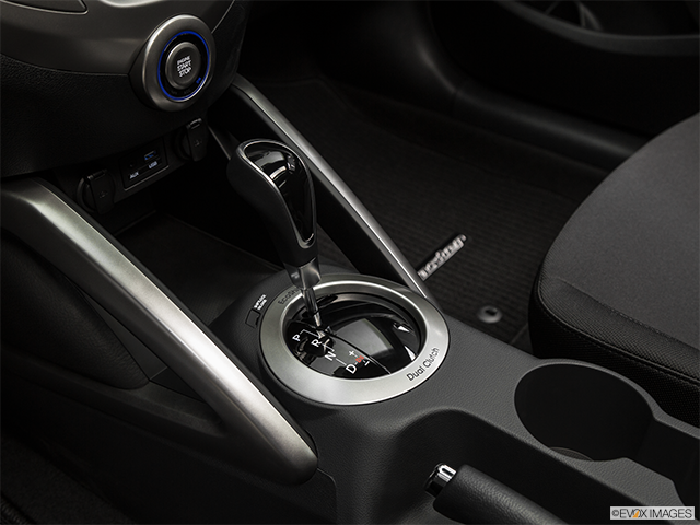 2017 Hyundai Veloster Turbo | Gear shifter/center console