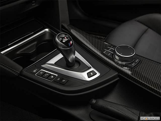 2017 BMW M | Gear shifter/center console