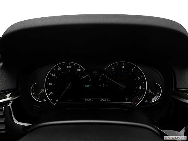 2017 BMW 5 Series | Speedometer/tachometer