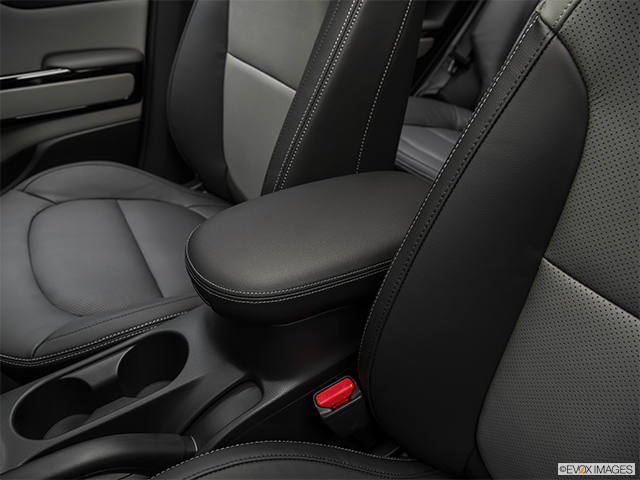 2017 Kia Soul | Front center console with closed lid, from driver’s side looking down