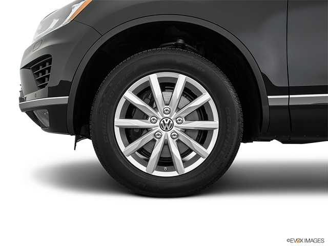 2017 Volkswagen Touareg | Front Drivers side wheel at profile