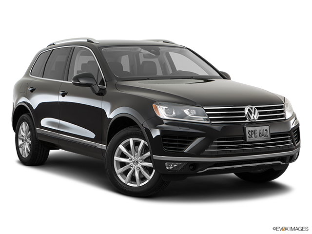 2017 Volkswagen Touareg | Front passenger 3/4 w/ wheels turned