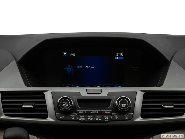 2017 Honda Odyssey | Closeup of radio head unit
