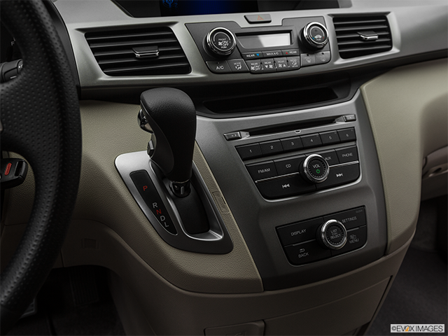 2017 Honda Odyssey | Gear shifter/center console