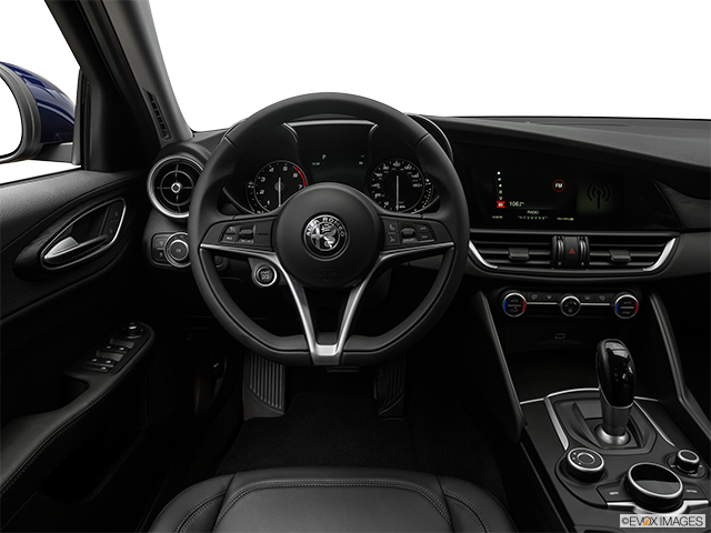 2017 Alfa Romeo Giulia | Steering wheel/Center Console