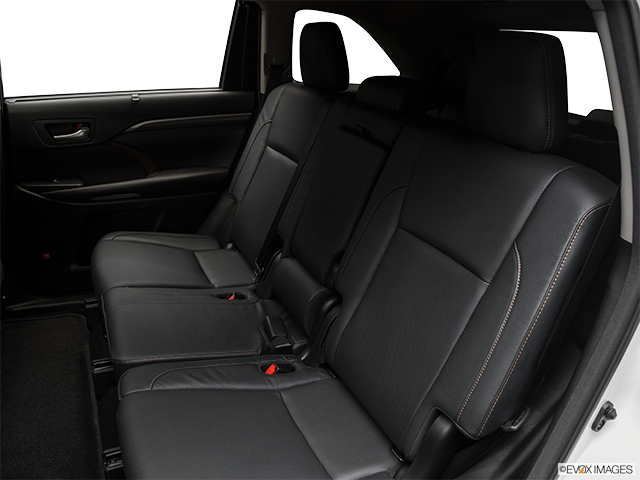 2017 Toyota Highlander | Rear seats from Drivers Side