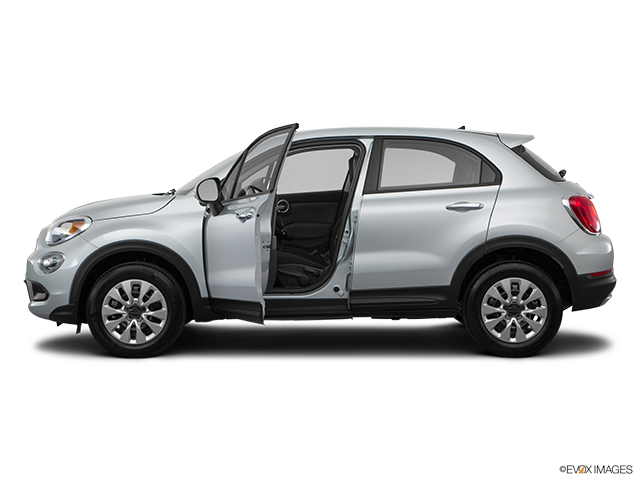 2017 Fiat 500X | Driver's side profile with drivers side door open