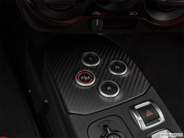 2017 Alfa Romeo 4C | Gear shifter/center console