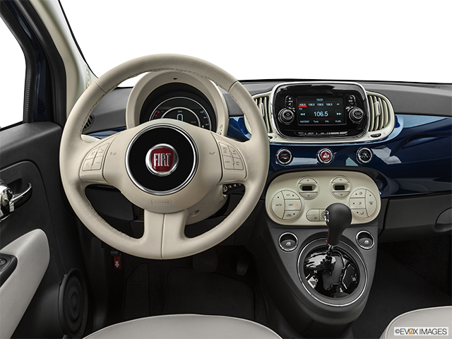 2019 Fiat 500 Cabrio | Steering wheel/Center Console
