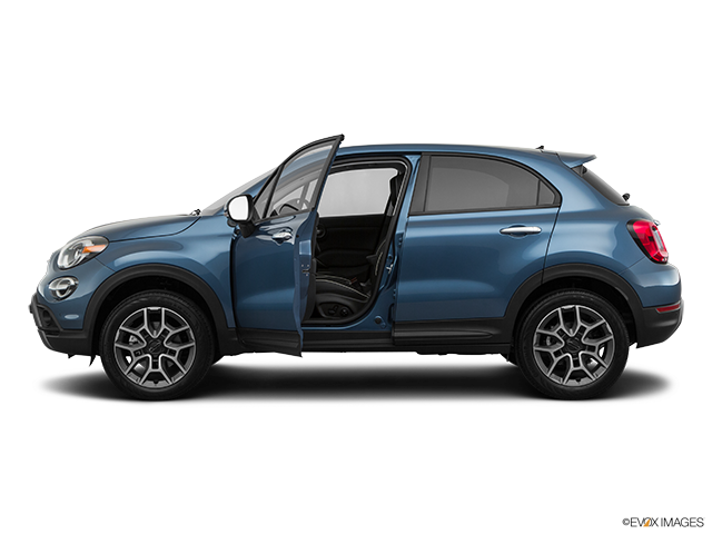 2019 Fiat 500X | Driver's side profile with drivers side door open