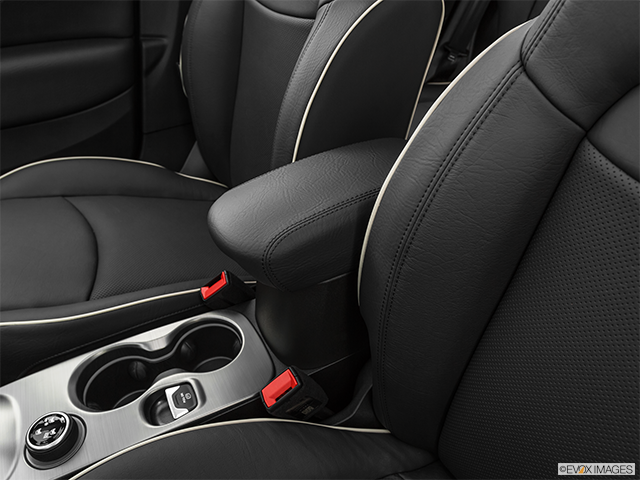 2019 Fiat 500X | Front center console with closed lid, from driver’s side looking down