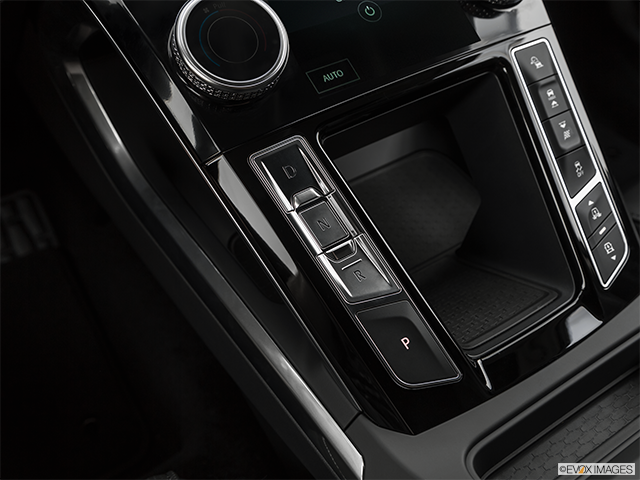 2021 Jaguar I-PACE | Gear shifter/center console