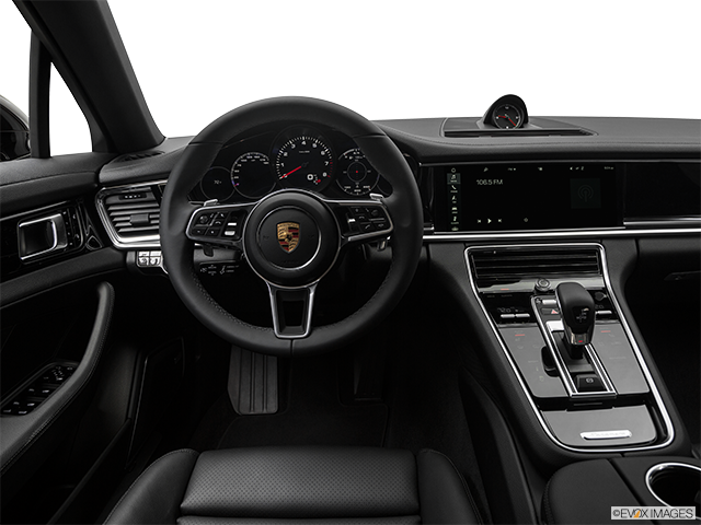 2022 Porsche Panamera | Steering wheel/Center Console