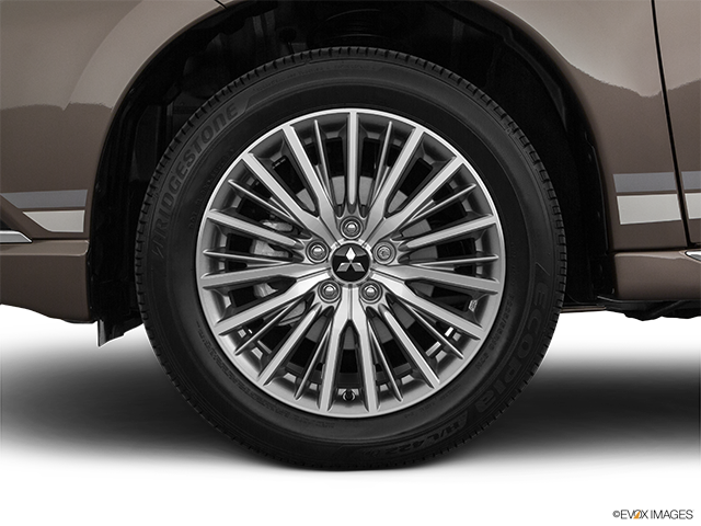 2022 Mitsubishi Outlander PHEV | Front Drivers side wheel at profile