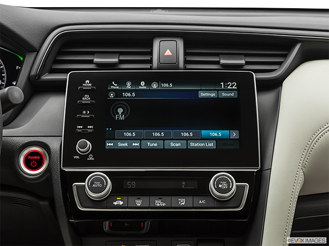 2021 Honda Insight | Closeup of radio head unit