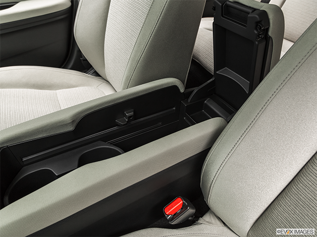 2021 Honda Insight | Front center divider