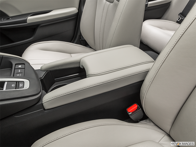 2021 Honda Insight | Front center console with closed lid, from driver’s side looking down