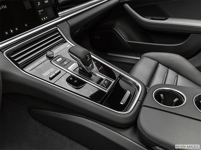 2022 Porsche Panamera | Gear shifter/center console