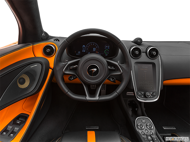 2020 McLaren 570S | Steering wheel/Center Console
