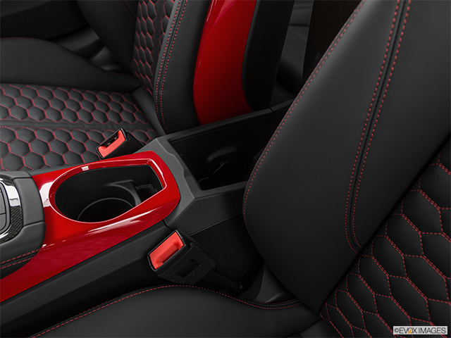 2022 Audi TT RS | Front center divider