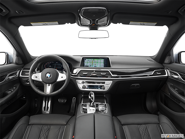 2023 BMW 7 Series | Centered wide dash shot
