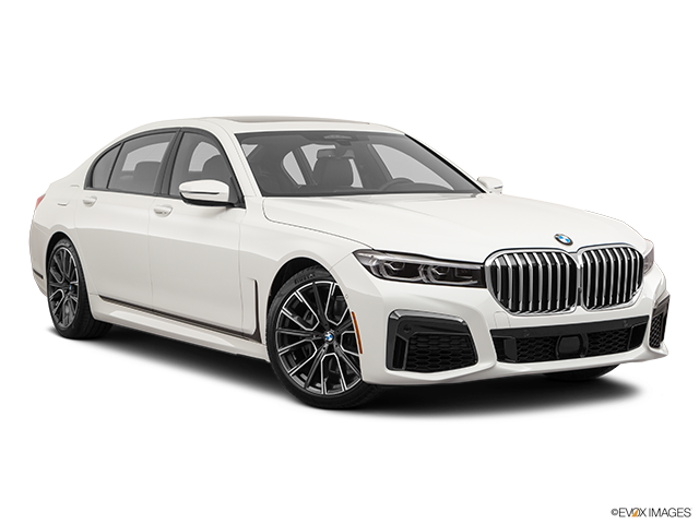 2023 BMW 7 Series | Front passenger 3/4 w/ wheels turned