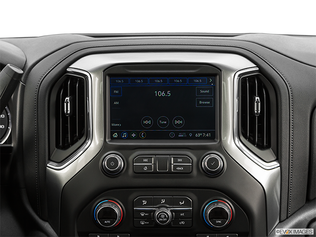2022 Chevrolet Silverado 1500 | Closeup of radio head unit