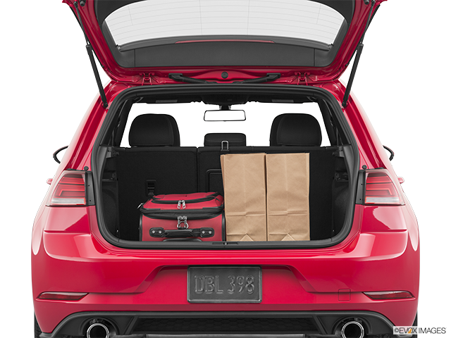 2022 Volkswagen Golf GTI | Trunk props
