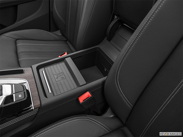 2022 Audi Q5 | Front center divider
