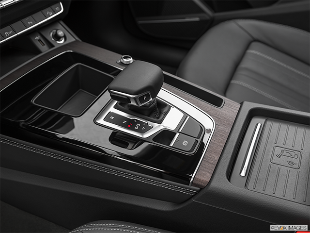 2022 Audi Q5 | Gear shifter/center console