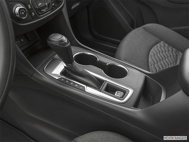 2022 Chevrolet Equinox | Gear shifter/center console