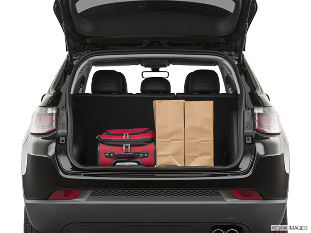 2022 Jeep Compass | Trunk props