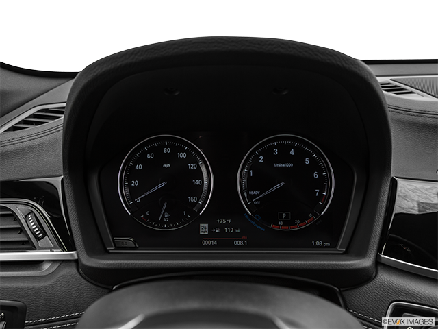 2022 BMW X1 | Speedometer/tachometer