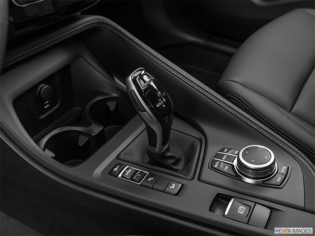 2024 BMW X1 | Gear shifter/center console
