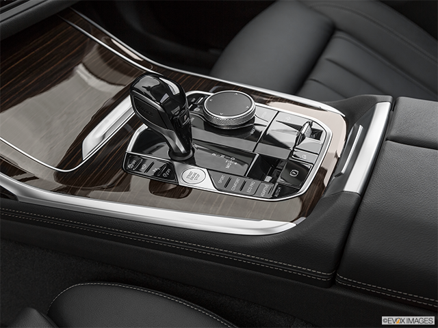 2024 BMW X7 | Gear shifter/center console