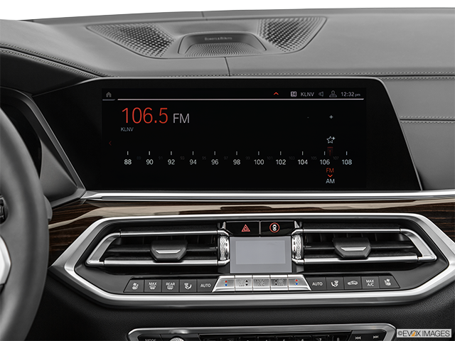 2024 BMW X7 | Closeup of radio head unit