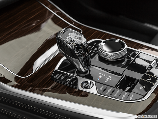 2024 BMW X7 | Gear shifter/center console