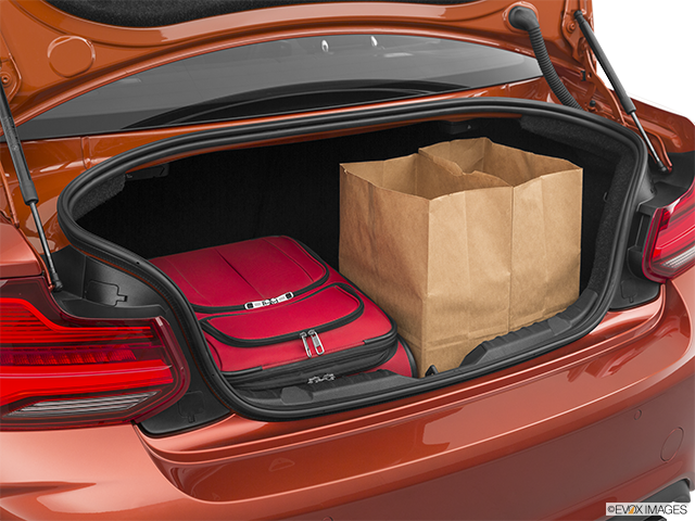 2023 BMW M2 Coupe | Trunk props