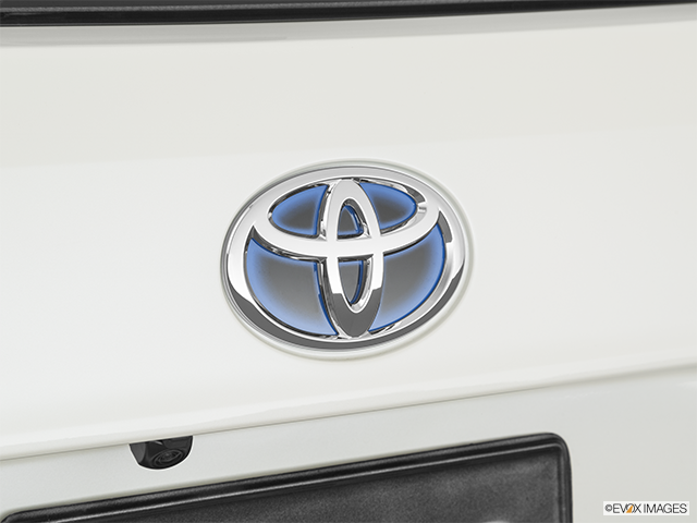 2022 Toyota Highlander Hybrid | Rear manufacturer badge/emblem